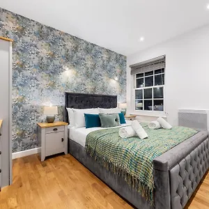 Modern One Bed - Sleeps 3 - Near Heathrow, Windsor Castle, Thorpe Park - London Tw18 , Staines-upon-Thames United Kingdom